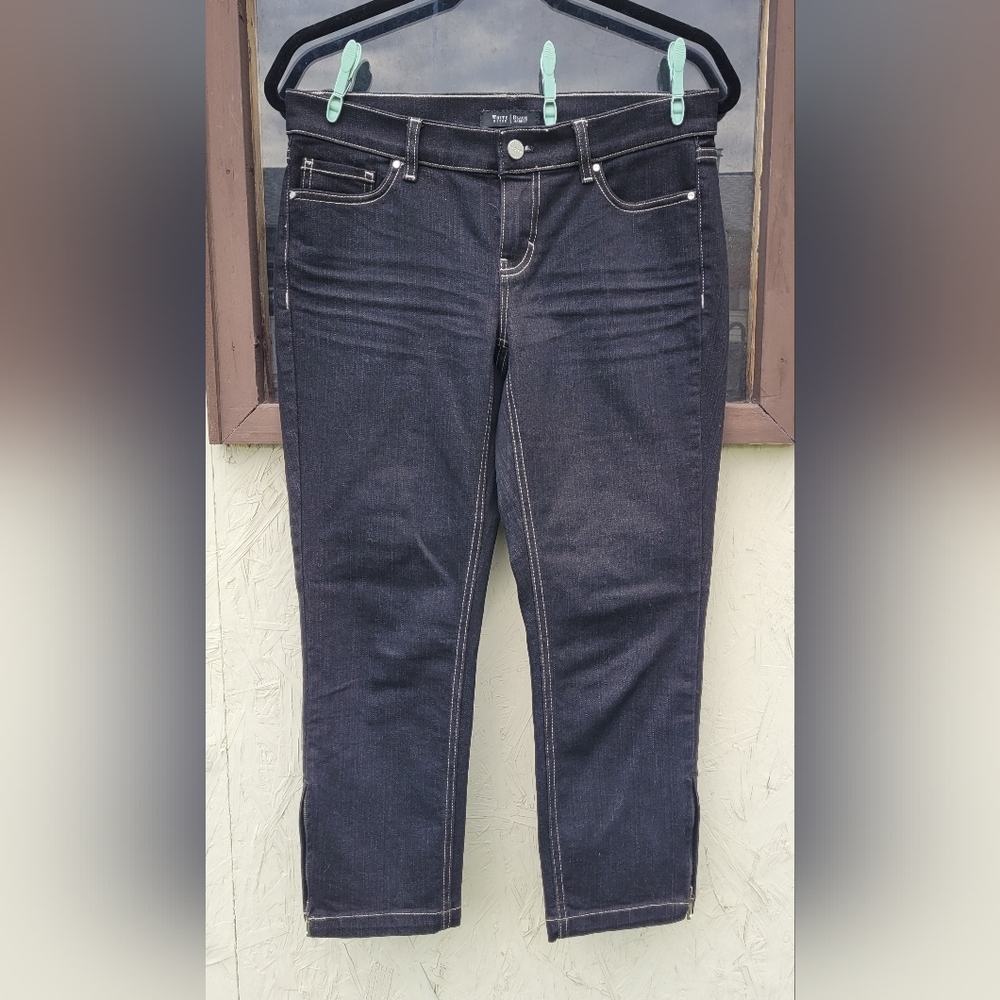White House Black Market Low Rise Noir Slim Capri
